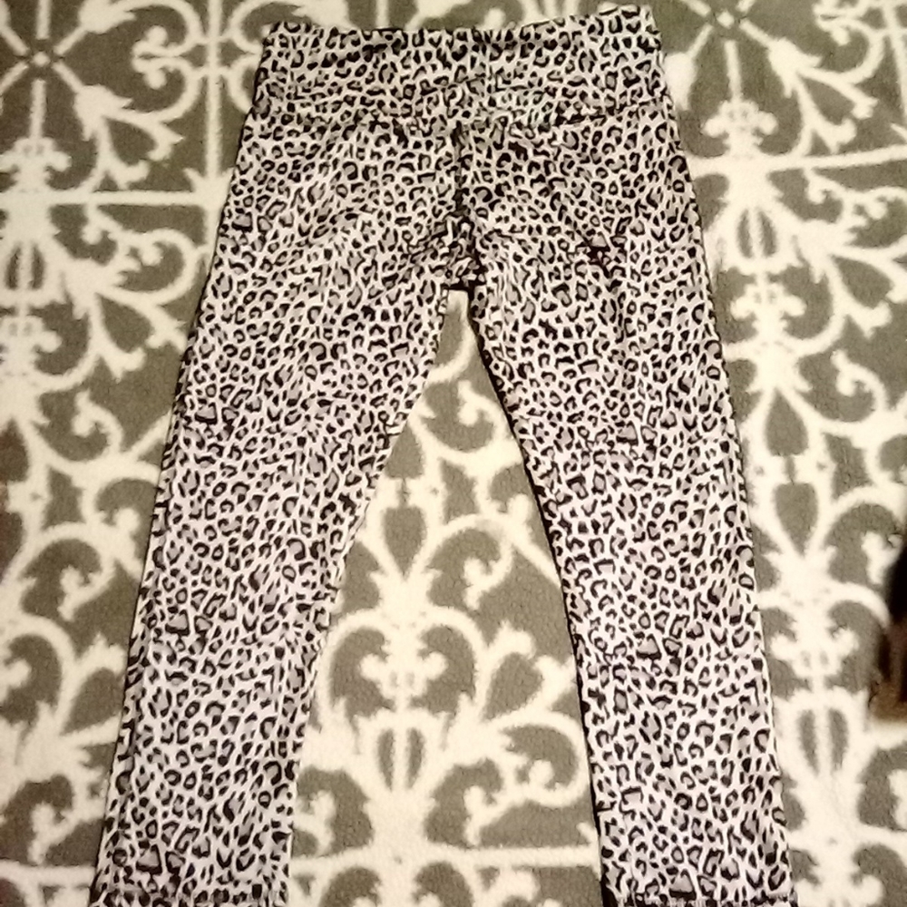 VOGO METALLIC DARK LEOPARD 3/4 LEGGINGS
